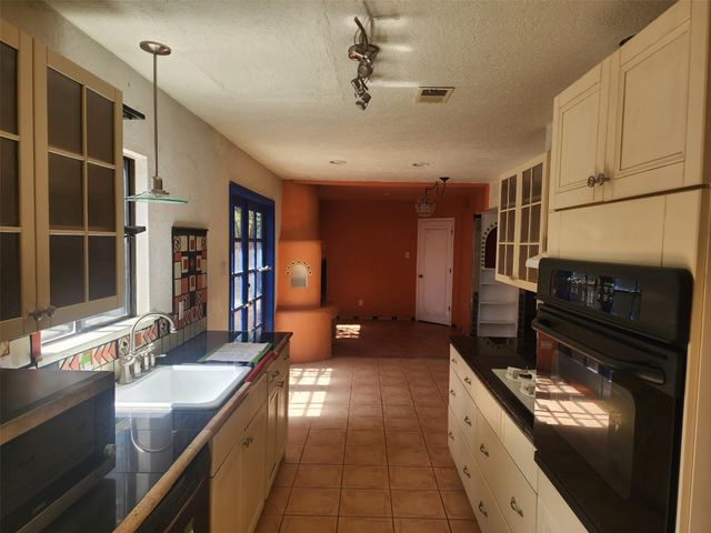 3320 Camino Prado Vis, Santa Fe, NM 87507