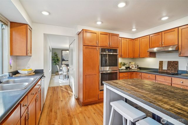 14335 SE 63rd Street, Bellevue, WA 98006