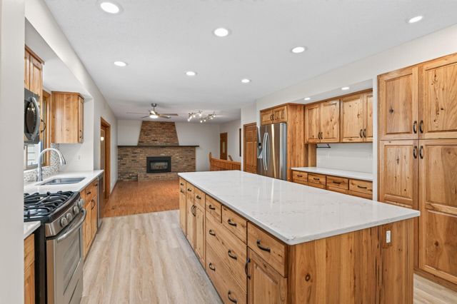 7910 W Park Hills Drive, Bloomington, MN 55438