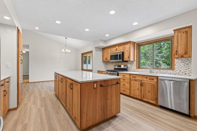 7910 W Park Hills Drive, Bloomington, MN 55438