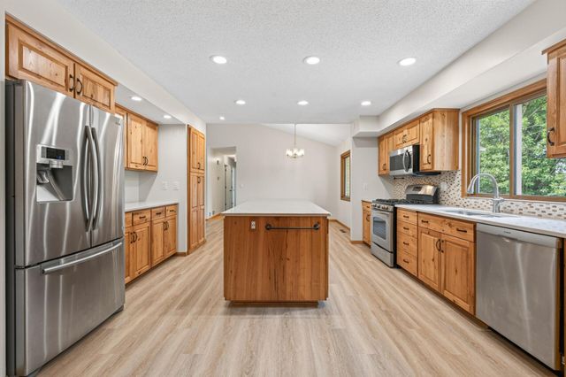 7910 W Park Hills Drive, Bloomington, MN 55438