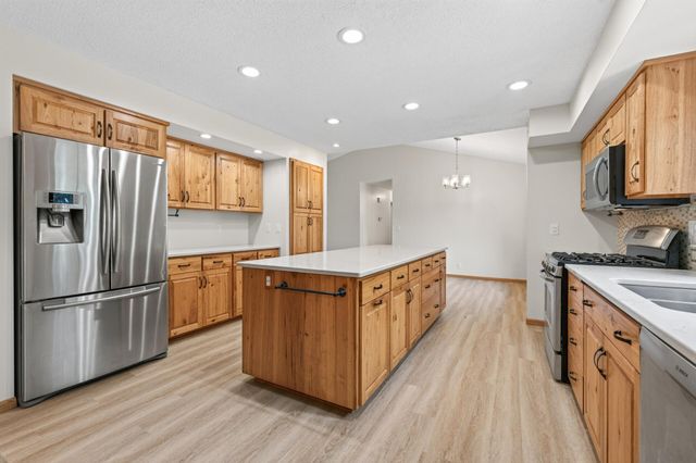 7910 W Park Hills Drive, Bloomington, MN 55438
