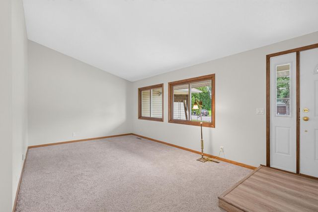 7910 W Park Hills Drive, Bloomington, MN 55438