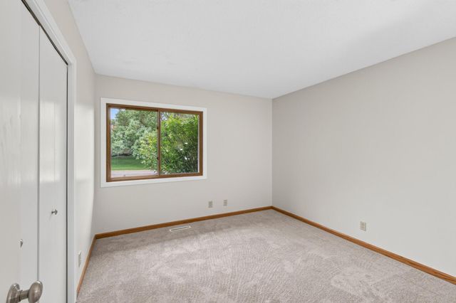 7910 W Park Hills Drive, Bloomington, MN 55438
