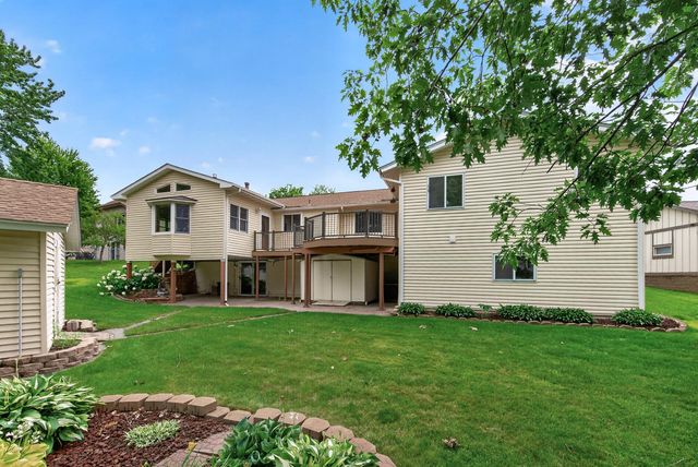 7910 W Park Hills Drive, Bloomington, MN 55438