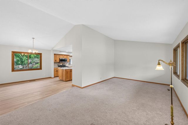 7910 W Park Hills Drive, Bloomington, MN 55438