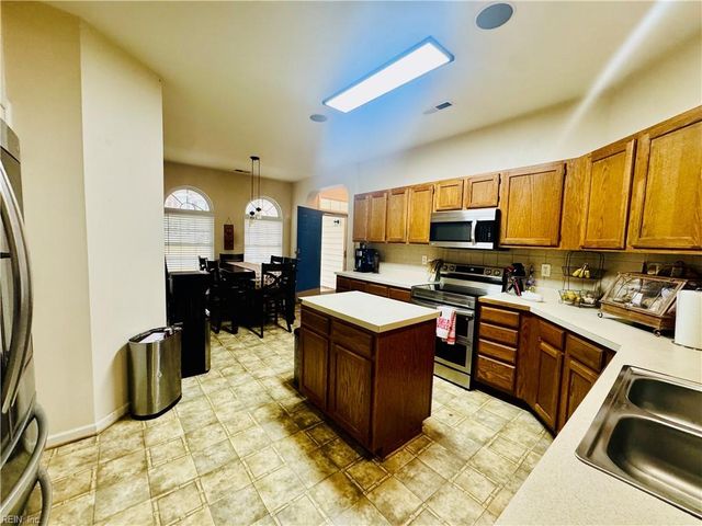 3018 Kempton Park RD, Suffolk, VA 23435