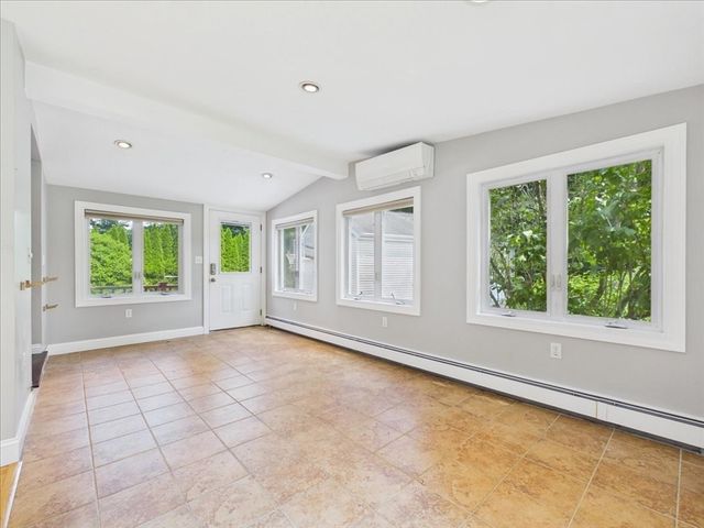 45 Park St, Norfolk, MA 02056