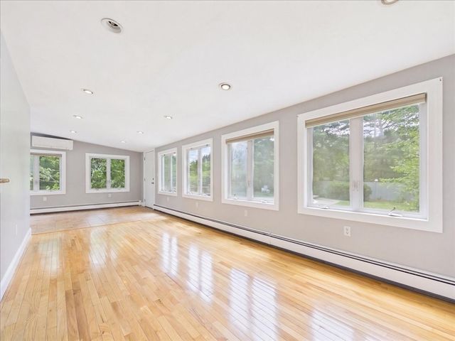 45 Park St, Norfolk, MA 02056