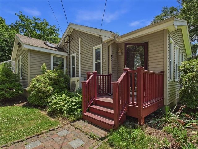 45 Park St, Norfolk, MA 02056