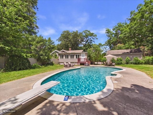 45 Park St, Norfolk, MA 02056