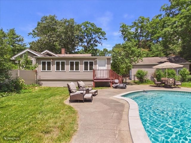 45 Park St, Norfolk, MA 02056