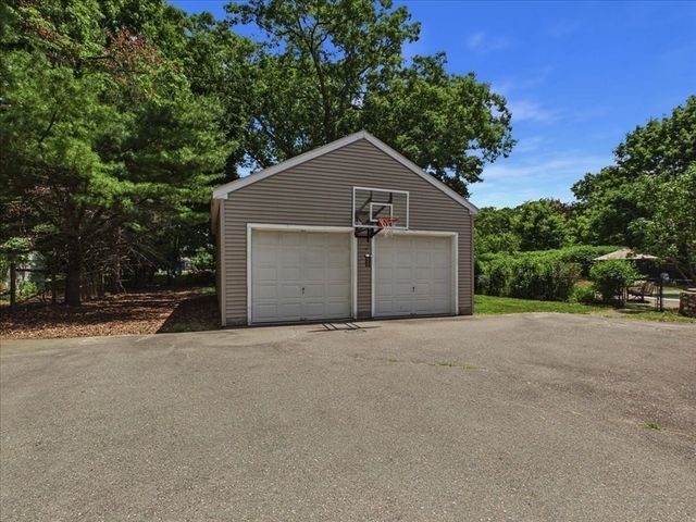 45 Park St, Norfolk, MA 02056