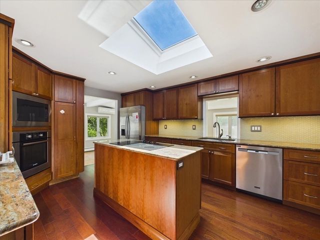 45 Park St, Norfolk, MA 02056