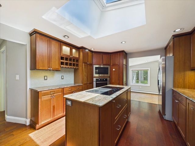 45 Park St, Norfolk, MA 02056
