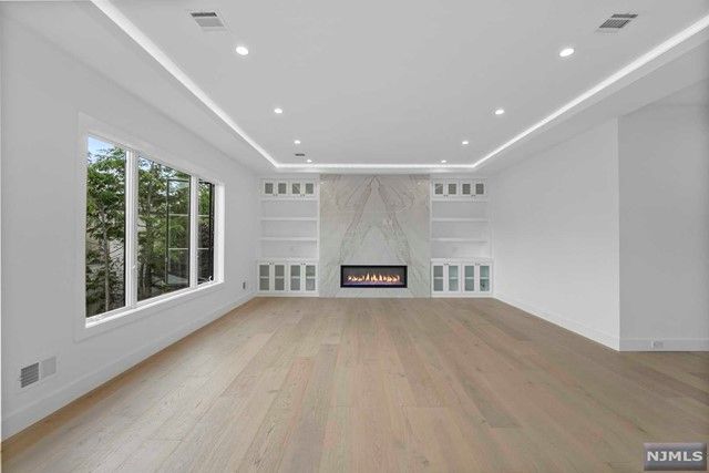 274 Mccloud Drive, Fort Lee, NJ 07024