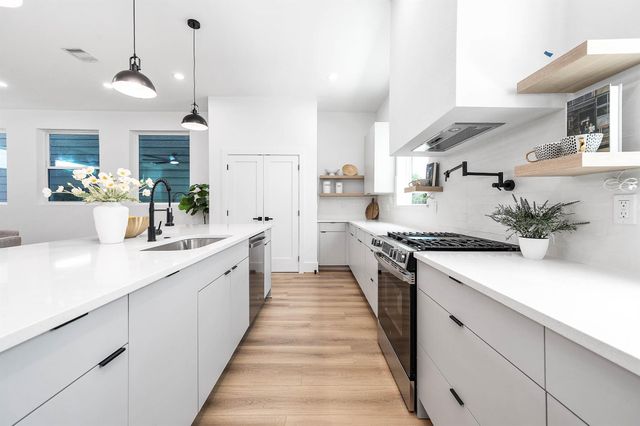 329 N Nagle Street, Houston, TX 77003