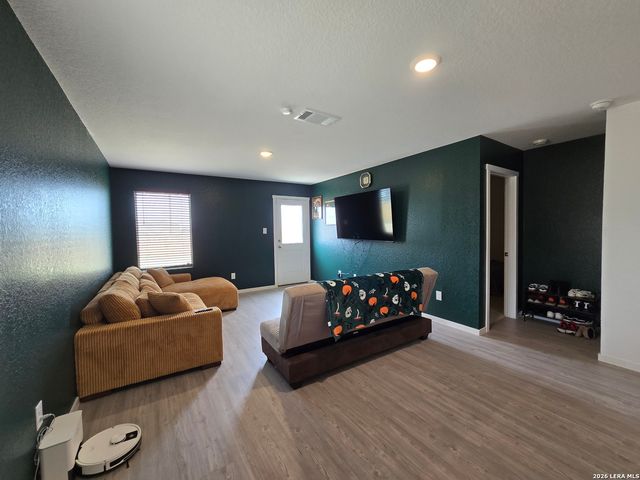 11602 Dog Rose, Converse, TX 78109