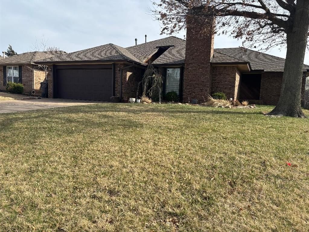 Image 1 of property listing at 11216 NW 109th Street, Yukon, OK 73099