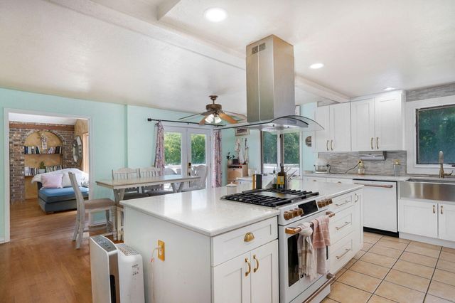 4932 E Farm Road 166, Springfield, MO 65809