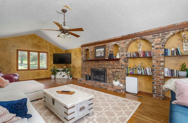 4932 E Farm Road 166, Springfield, MO 65809