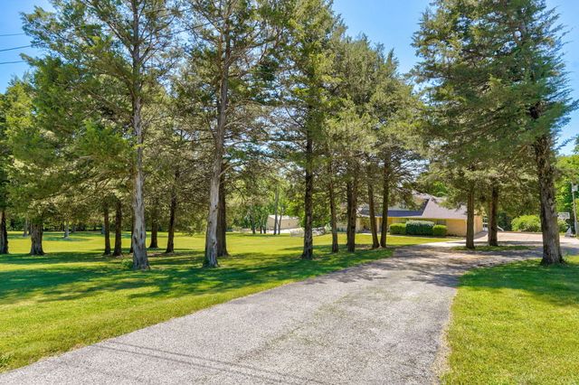 4932 E Farm Road 166, Springfield, MO 65809