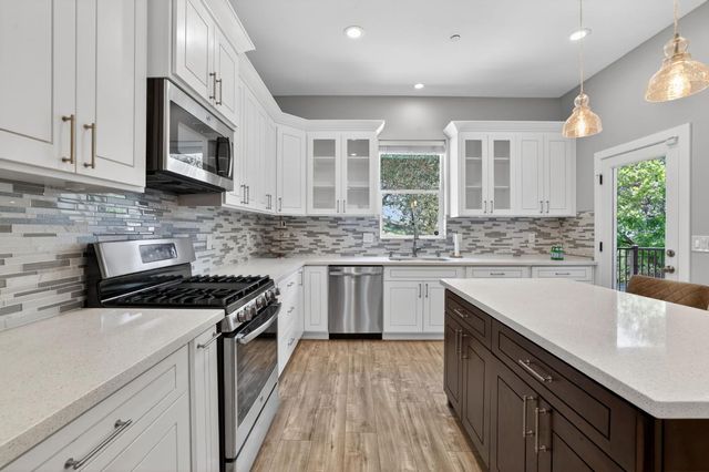 9623 Tunnel St, Newcastle, CA 95658