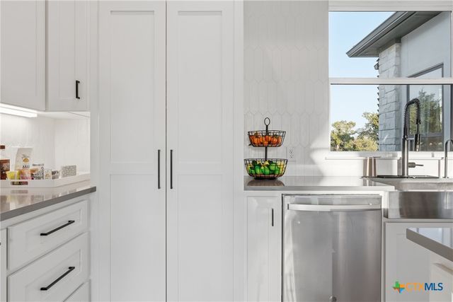 5721 Dry Comal Drive, New Braunfels, TX 78132