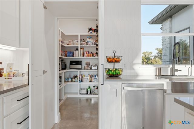 5721 Dry Comal Drive, New Braunfels, TX 78132