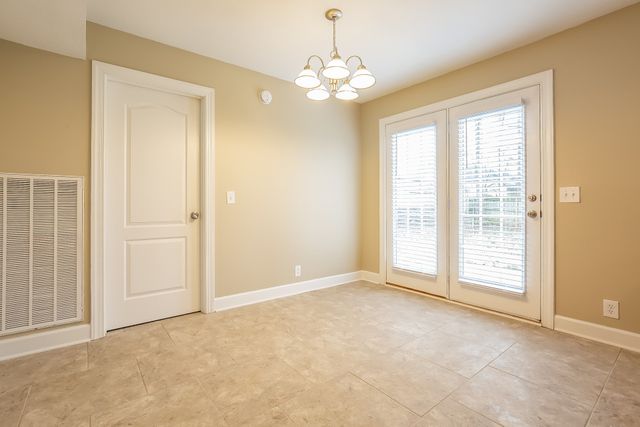 915 Lavergne Ln, La Vergne, TN 37086