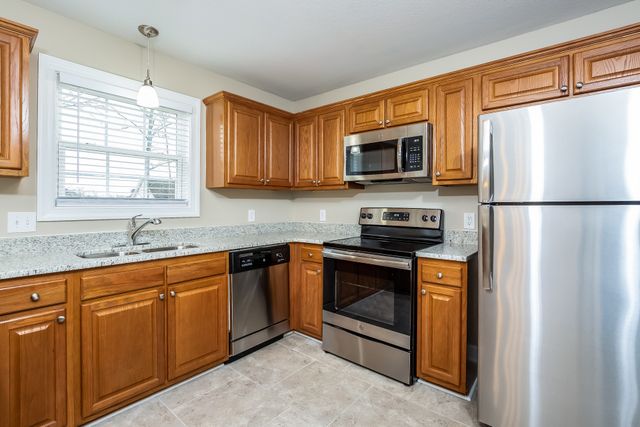 915 Lavergne Ln, La Vergne, TN 37086