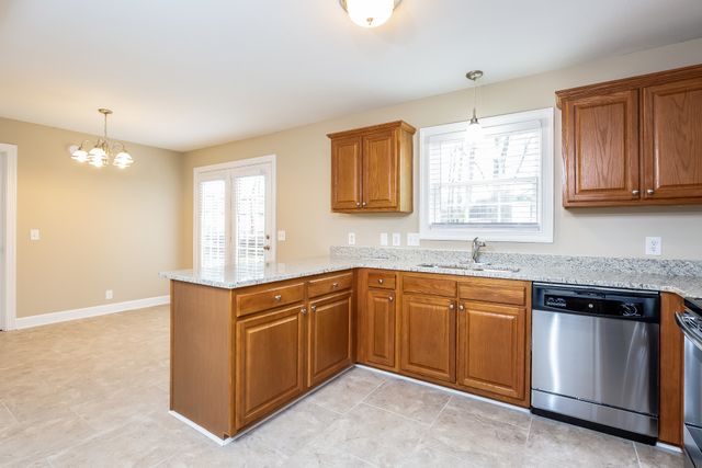 915 Lavergne Ln, La Vergne, TN 37086