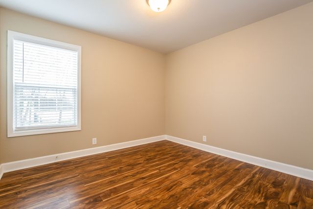 915 Lavergne Ln, La Vergne, TN 37086