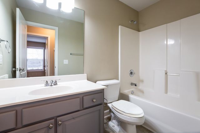 915 Lavergne Ln, La Vergne, TN 37086