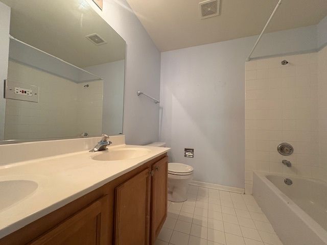 4827 W Pebble Beach Drive, Wadsworth, IL 60083