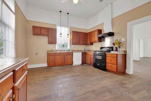 401 Shaw ST, Taylor, TX 76574