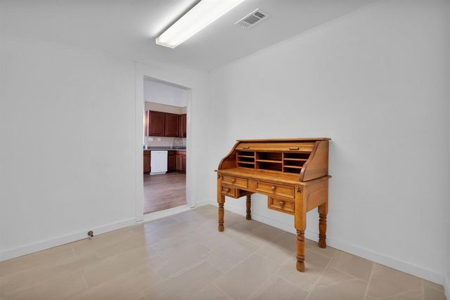 401 Shaw ST, Taylor, TX 76574