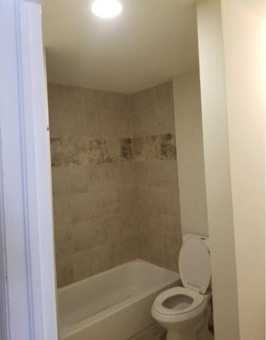2221 NW 64th Avenue, Sunrise, FL 33313