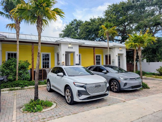 2221 NW 64th Avenue, Sunrise, FL 33313