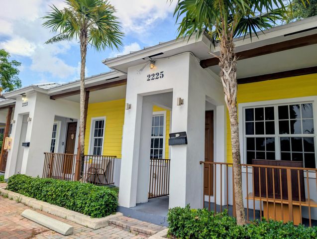 2221 NW 64th Avenue, Sunrise, FL 33313