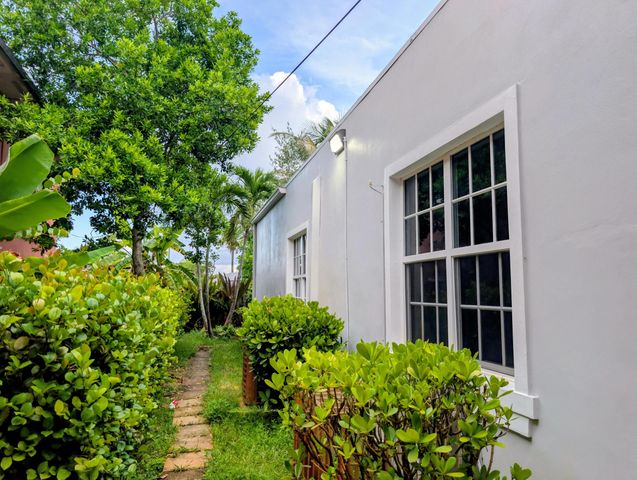 2221 NW 64th Avenue, Sunrise, FL 33313