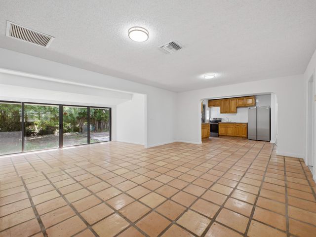 6700 Forest Court, West Palm Beach, FL 33405