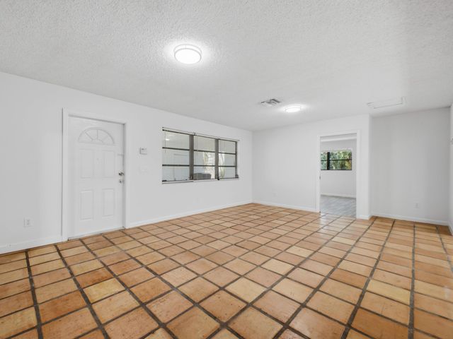 6700 Forest Court, West Palm Beach, FL 33405