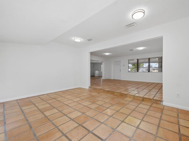6700 Forest Court, West Palm Beach, FL 33405