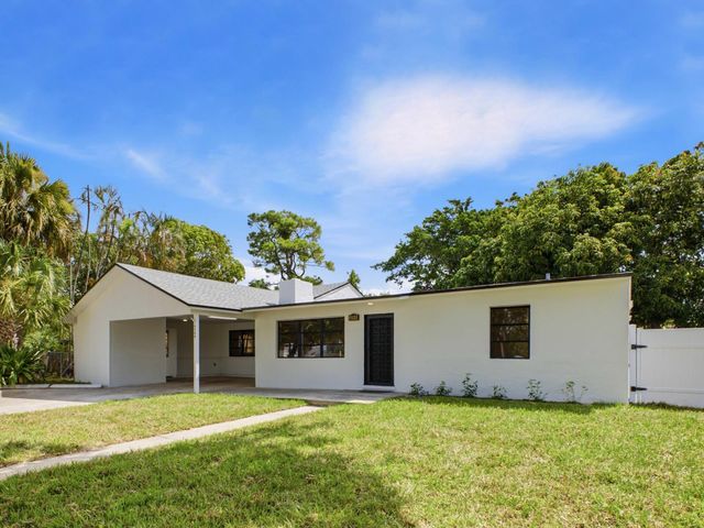 6700 Forest Court, West Palm Beach, FL 33405
