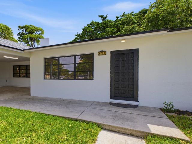 6700 Forest Court, West Palm Beach, FL 33405