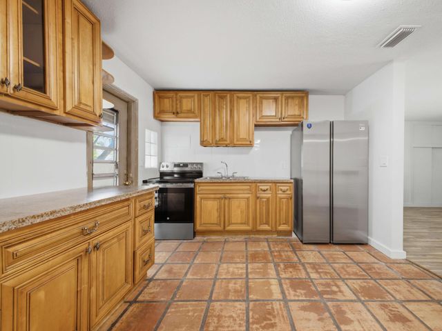 6700 Forest Court, West Palm Beach, FL 33405