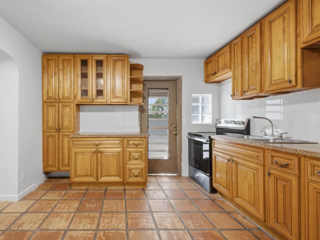 6700 Forest Court, West Palm Beach, FL 33405