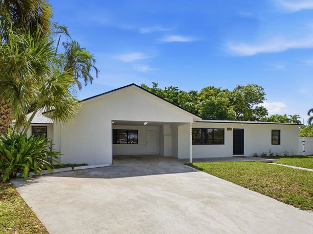6700 Forest Court, West Palm Beach, FL 33405
