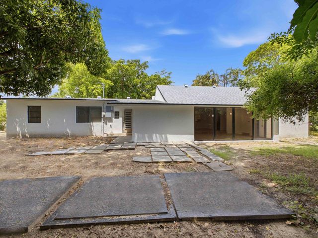 6700 Forest Court, West Palm Beach, FL 33405